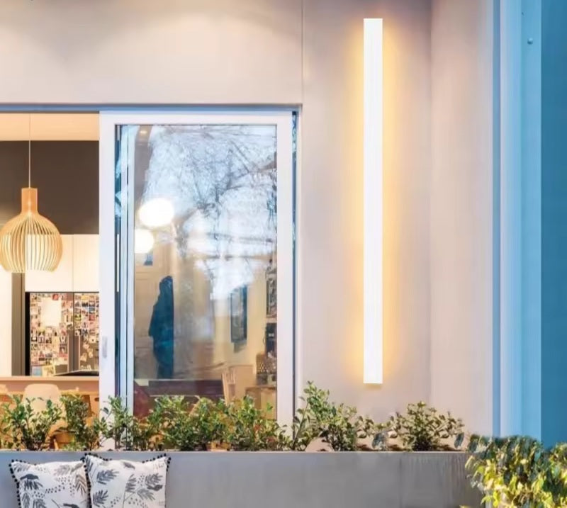 IP65 Outdoor Wall Light – LED Fixture for Garage, Balcony or Patio